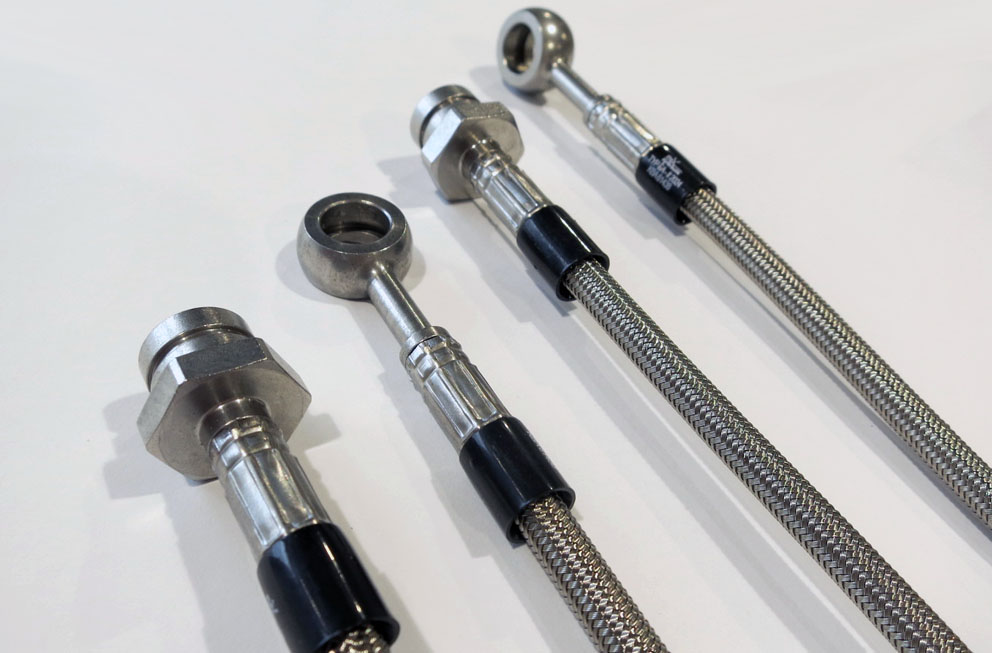 Stahlflex-Bremsleitungen mit PTFE-Innenkern, Edelstahlgeflecht und Anschlüssen